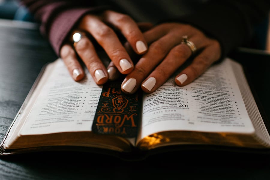 webRNS-Woman-Praying1