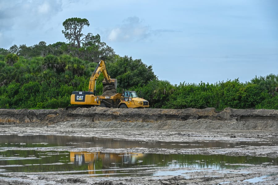 20240707_LandFillDigging_007_SD