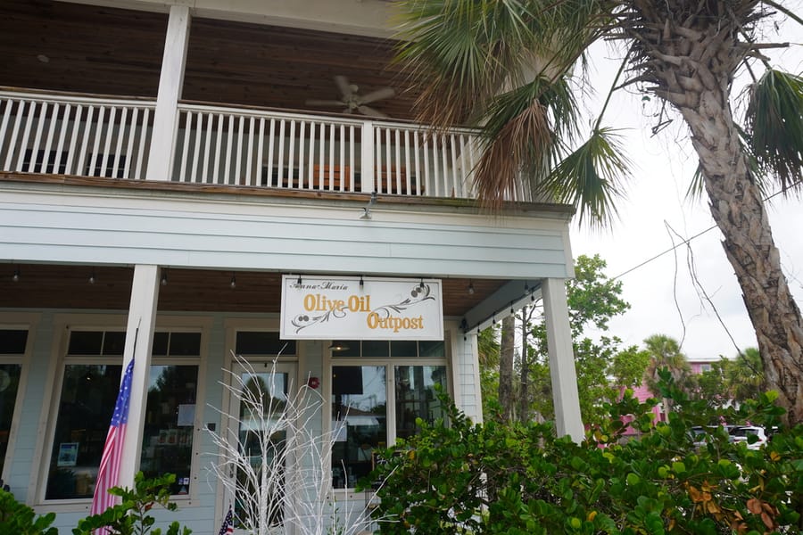 Olive Oil Outpost on Pine Avenue