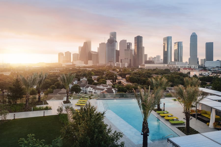 Thompson_Hotel_Pool_Skyline_Sunrise