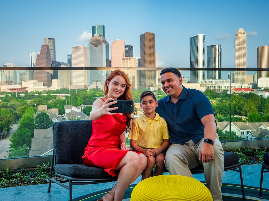 Thompson_Hotel_Patio_Skyline_2