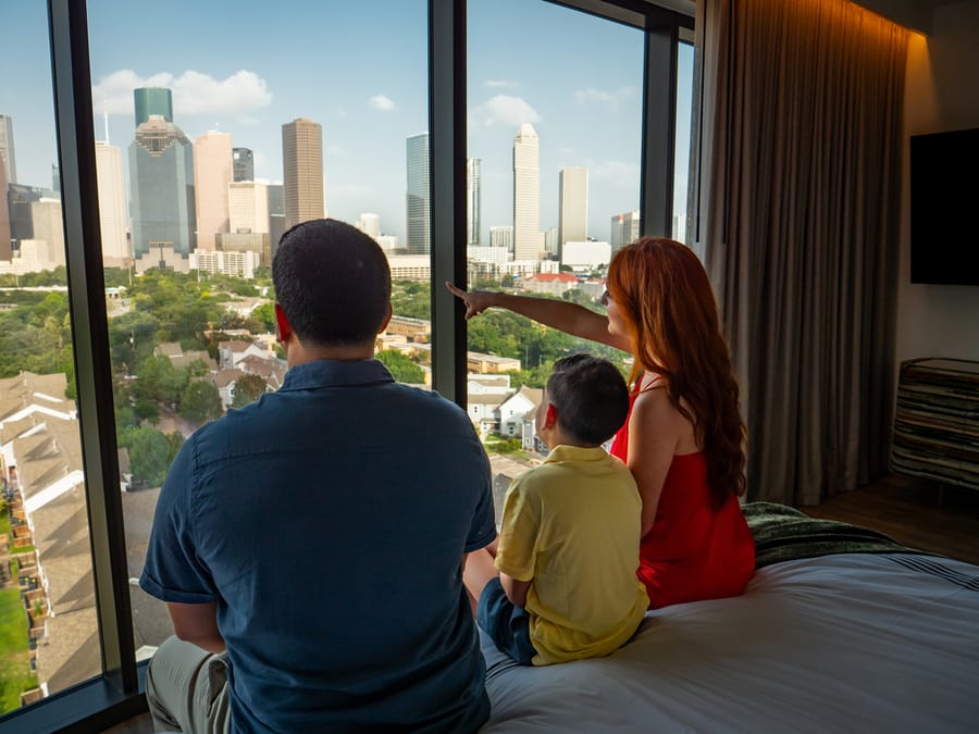 Thompson_Hotel_Panoramic_Suite_Bedroom_2