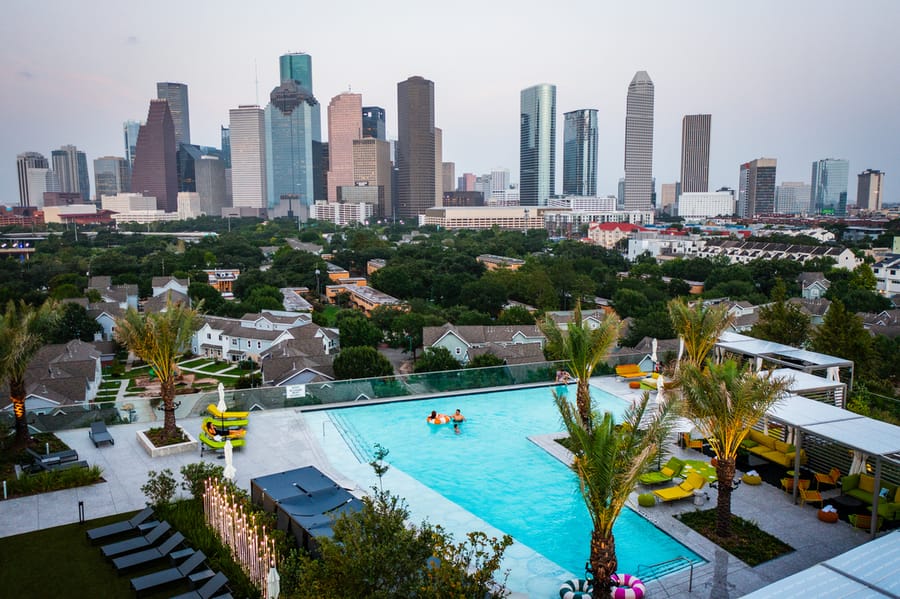 Thompson_Hotel_Aerial_Pool_Skyline