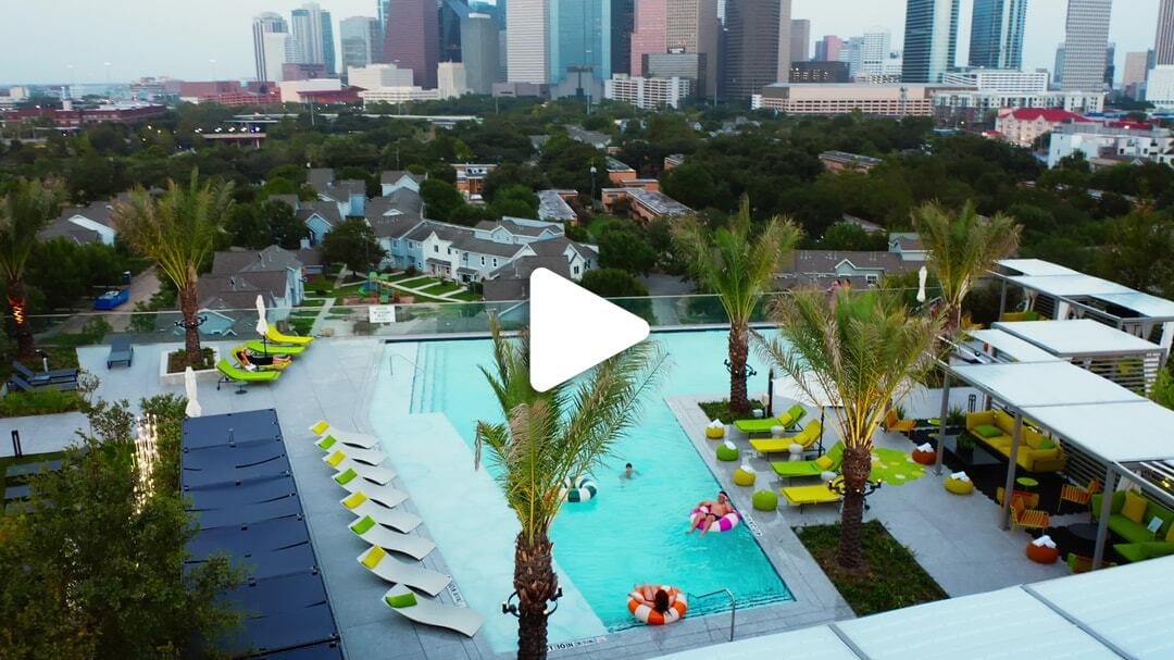 Thompson_Hotel_Aerial_Pool_1