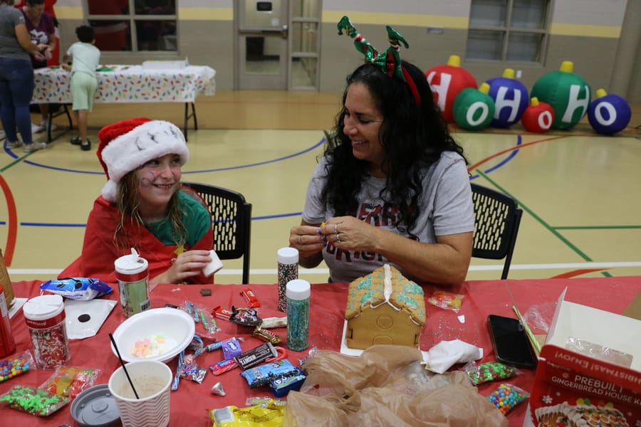 Gingerbread_House_Workshop_2024111_ (39)