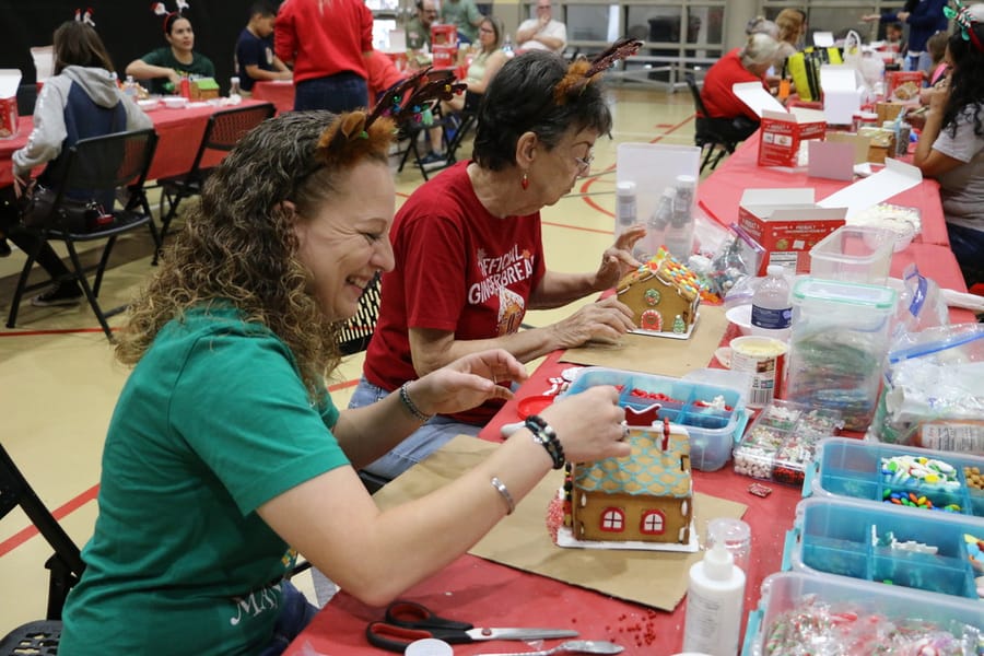 Gingerbread_House_Workshop_2024111_ (27)