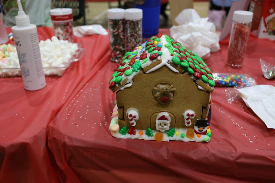 Gingerbread_House_Workshop_2024111_ (13)