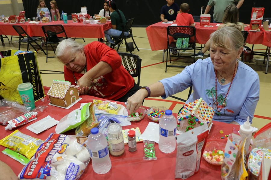 Gingerbread_House_Workshop_2024111_ (7)