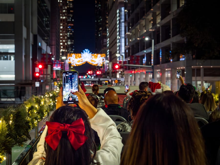 Holiday_Bus-Main_Street