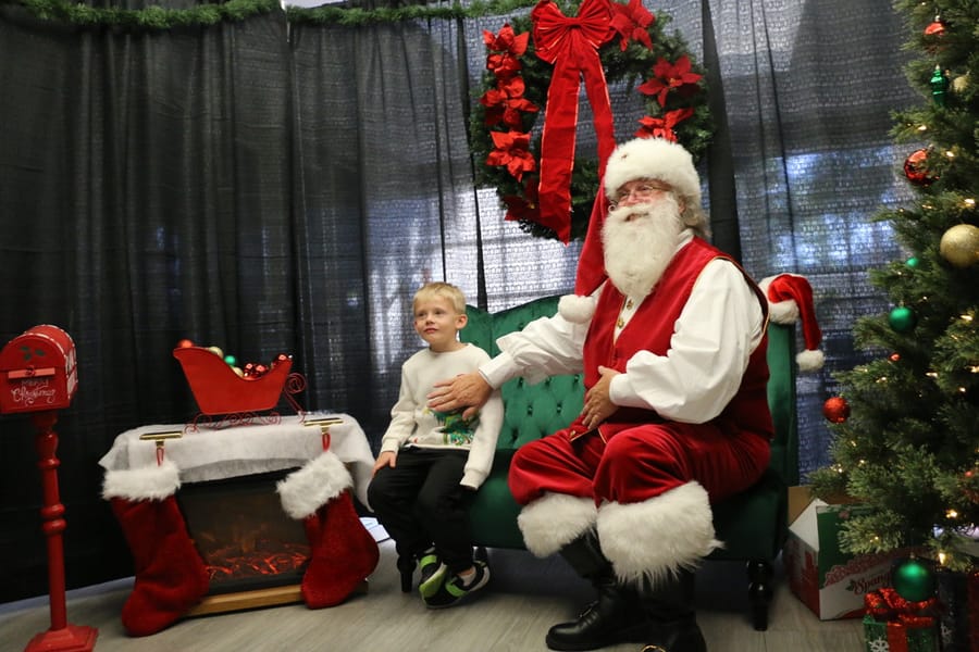 Poinsettia_Santa_120724 (17)
