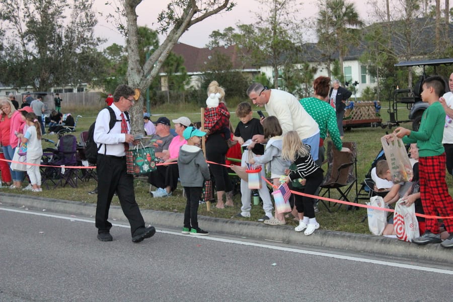 Poinsettia_Parade_120724 (159)