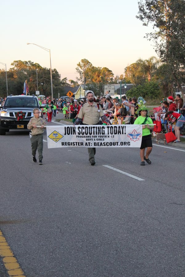 Poinsettia_Parade_120724 (106)