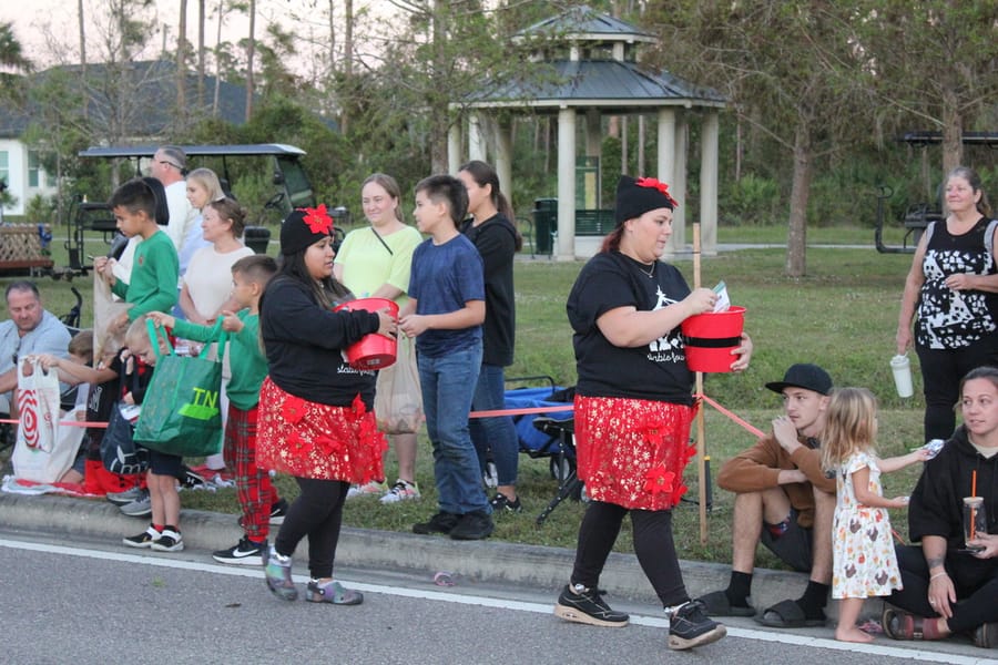 Poinsettia_Parade_120724 (147)