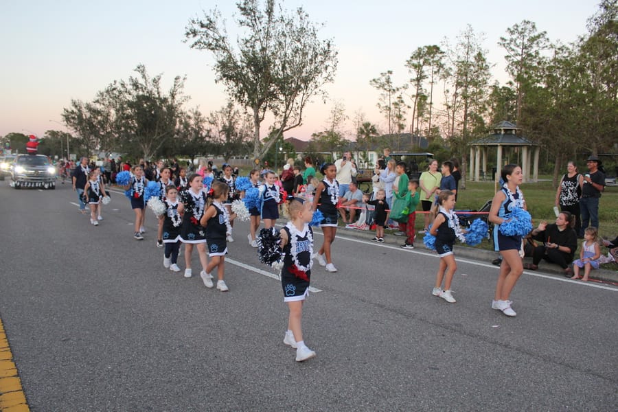 Poinsettia_Parade_120724 (143)