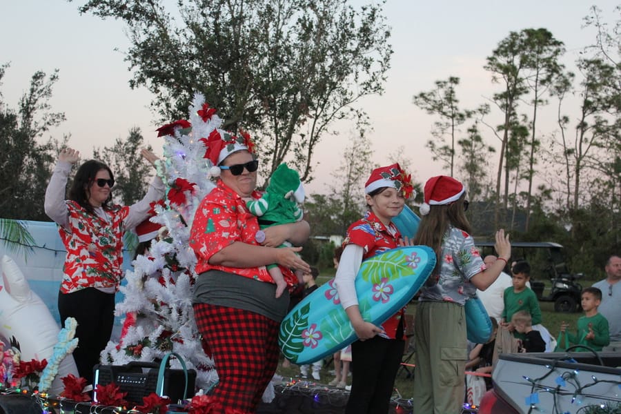 Poinsettia_Parade_120724 (153)