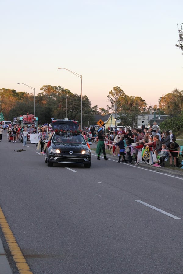 Poinsettia_Parade_120724 (116)