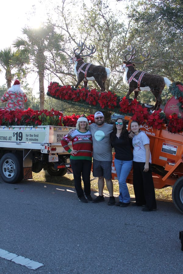 Poinsettia_Parade_120724 (3)