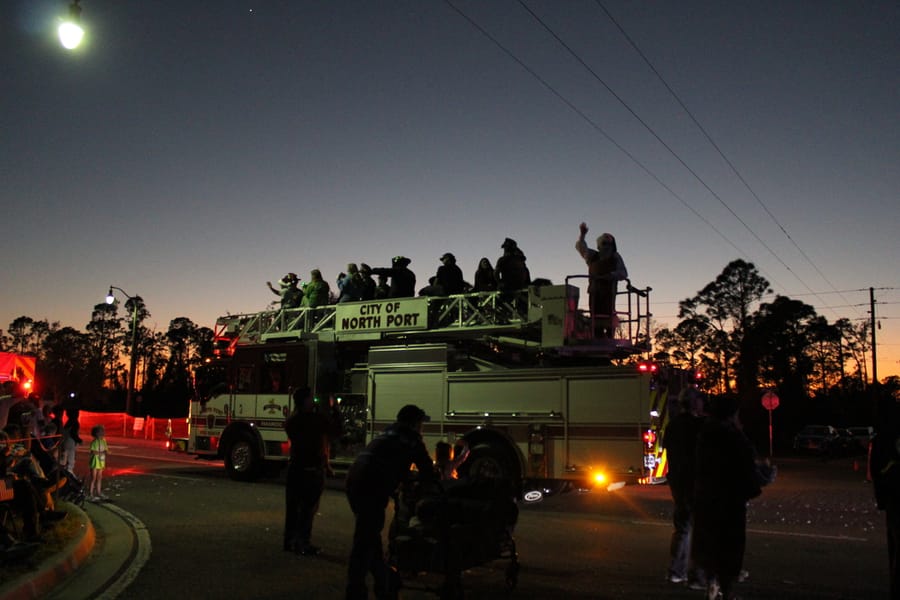 Poinsettia_Parade_120724 (182)