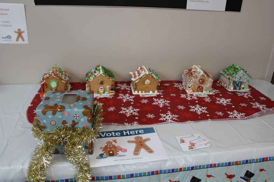 Poinsettia_Festival_120724 (4)