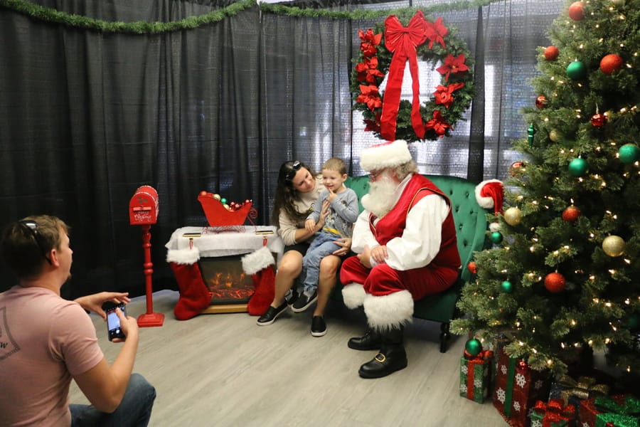 Poinsettia_Santa_120724 (8)
