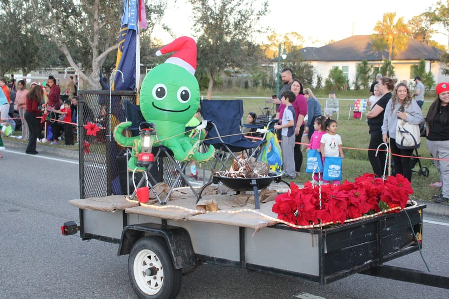Poinsettia_Parade_120724 (108)