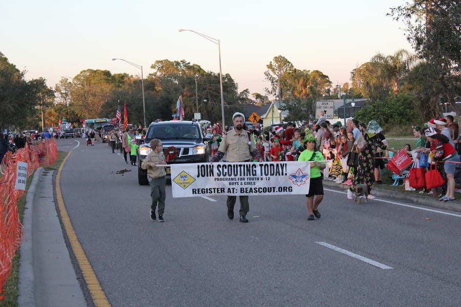 Poinsettia_Parade_120724 (105)