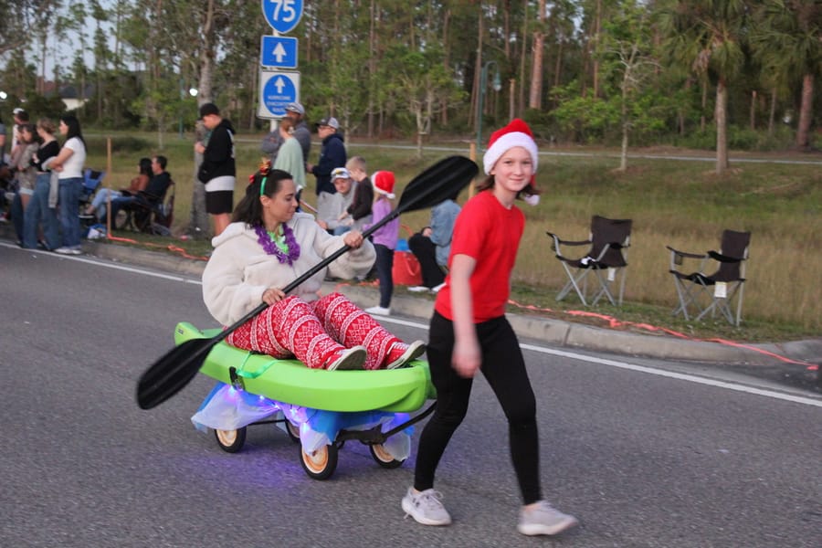 Poinsettia_Parade_120724 (170)