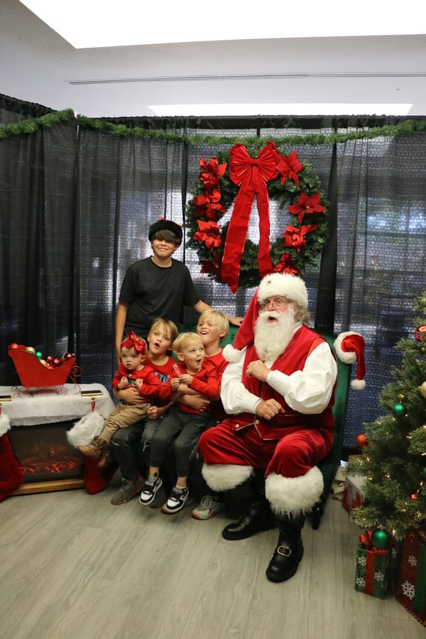 Poinsettia_Santa_120724 (2)