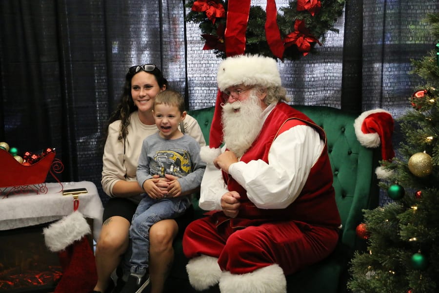 Poinsettia_Santa_120724 (9)