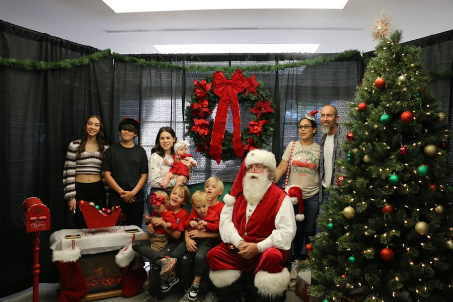 Poinsettia_Santa_120724 (6)