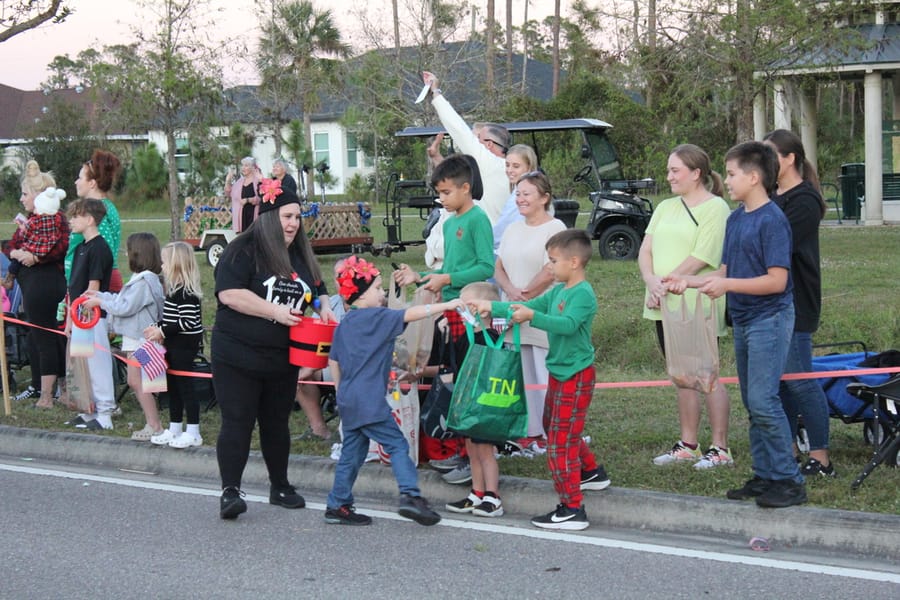 Poinsettia_Parade_120724 (148)