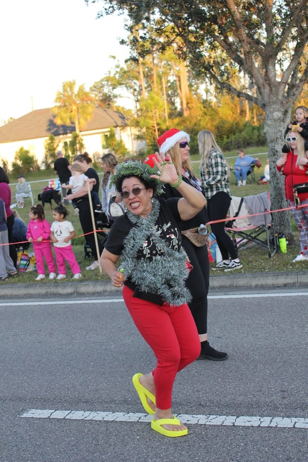 Poinsettia_Parade_120724 (75)