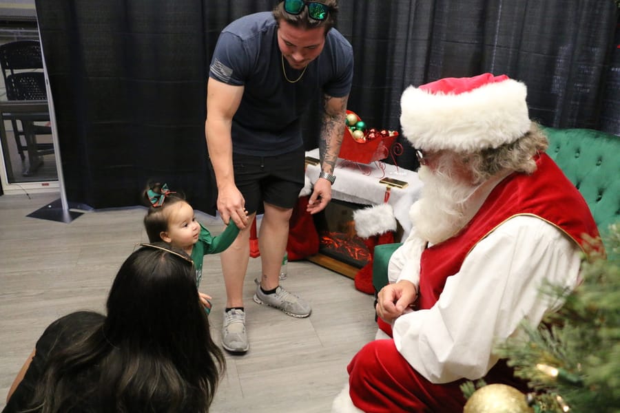 Poinsettia_Santa_120724 (22)