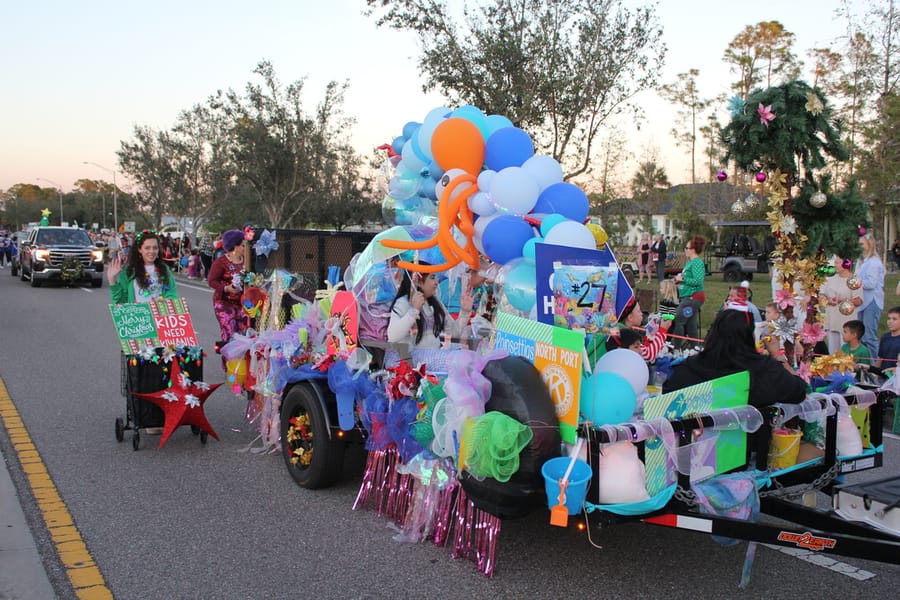 Poinsettia_Parade_120724 (135)