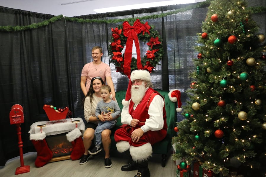 Poinsettia_Santa_120724 (10)