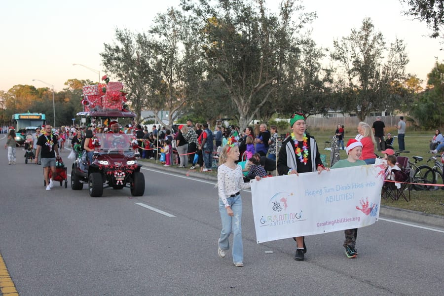Poinsettia_Parade_120724 (120)