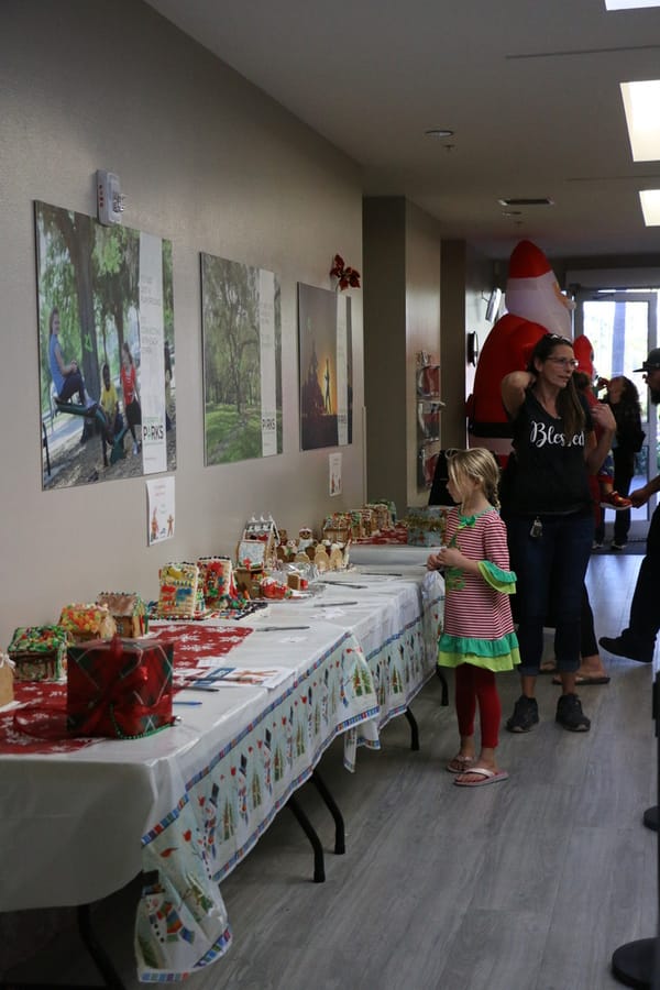 Poinsettia_Santa_120724 (5)