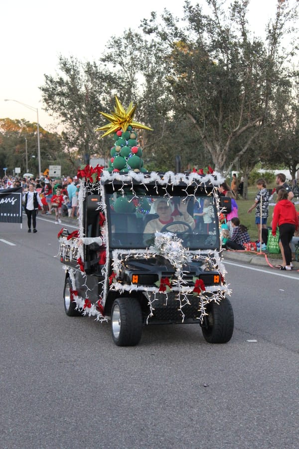 Poinsettia_Parade_120724 (123)