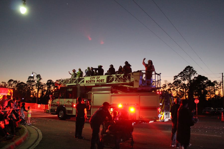Poinsettia_Parade_120724 (183)