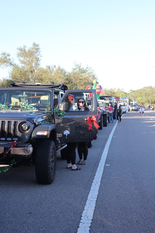 Poinsettia_Parade_120724 (8)