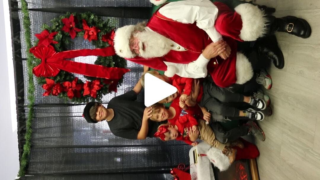 Pictures with Santa_Poinsettia 2024 (6)