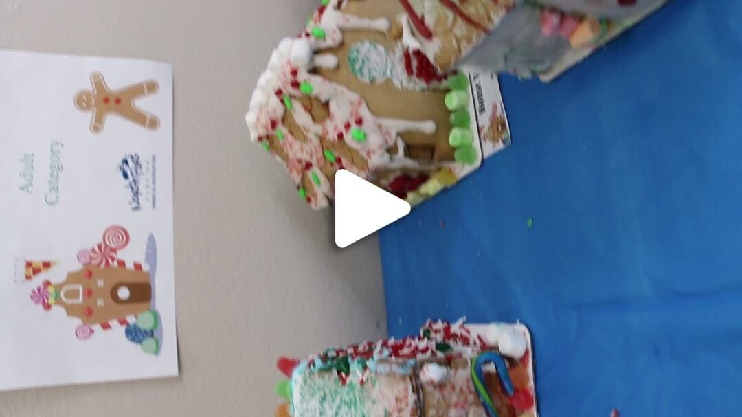 Gingerbread Houses_Poinsettia 2024