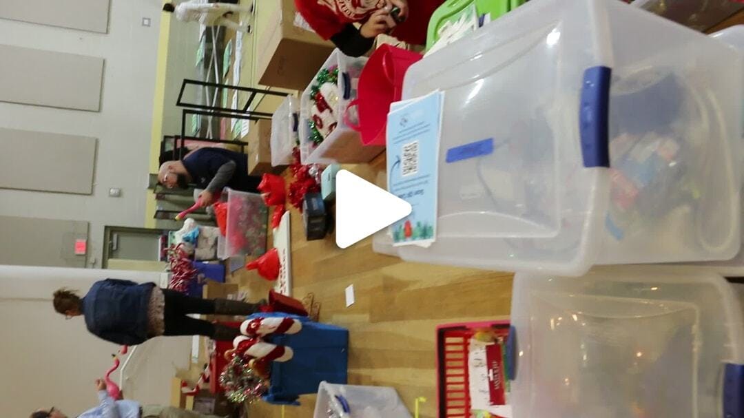 Volunteer Set Up_Poinsettia 2024 (4)