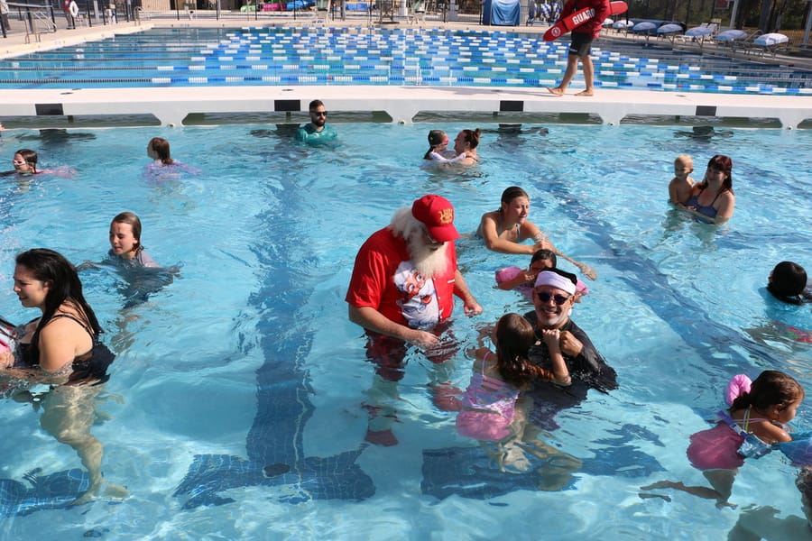 Swim-with-Santa_20241221 (385)