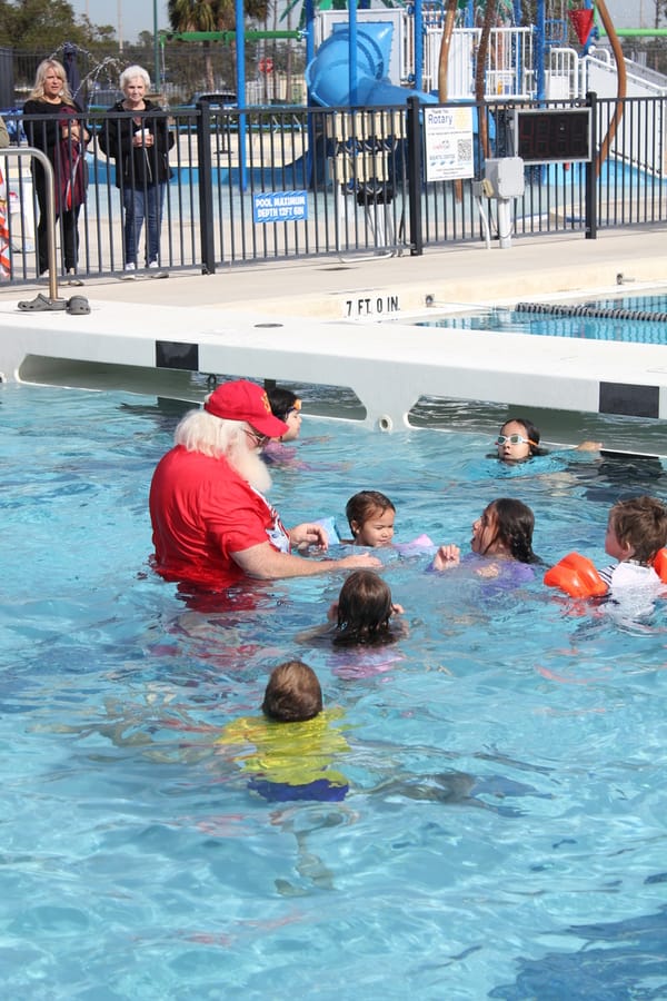 Swim-with-Santa_20241221 (186)