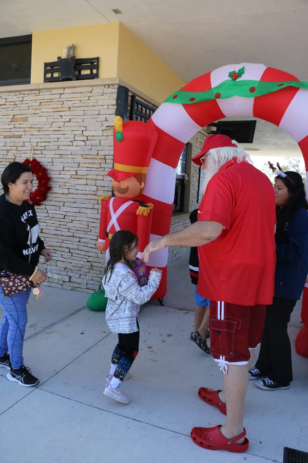 Swim-with-Santa_20241221 (487)