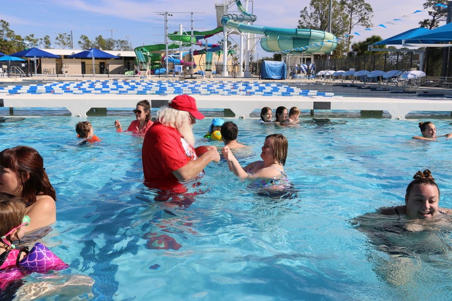 Swim-with-Santa_20241221 (446)