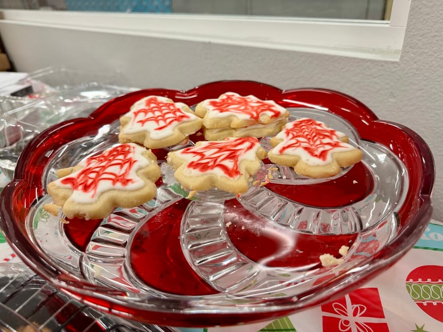 20241219_HolidayRoamingPartyBOB_05_SD
