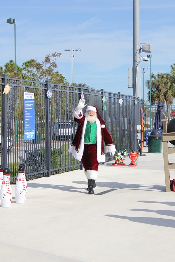 Swim-with-Santa_20241221 (8)