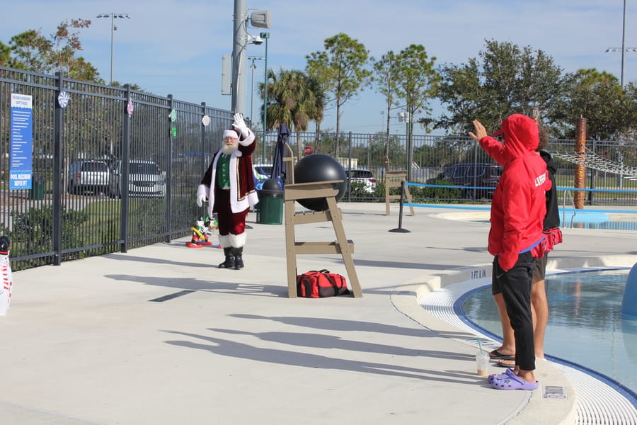 Swim-with-Santa_20241221 (7)